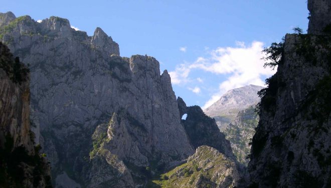 Imponentes paredes de los Picos de Europa vistos desde la Senda del Cares  (Jose Manuel Díaz)