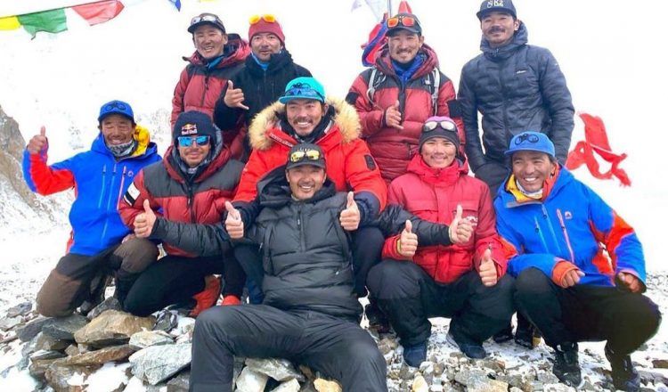 Nirmal Purja, Gelje Sherpa, Mingma David Sherpa, Mingma Tenzi Sherpa, Pem Chhiri Sherpa, Dawa Temba Sherpa, Mingma Gyalje Sherpa, Dawa Tenzin Sherpa, Kili Pemba Sherpa y Sona Sherpa