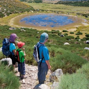 Laguna de Cervunal en la Sierra de Gredos  ()