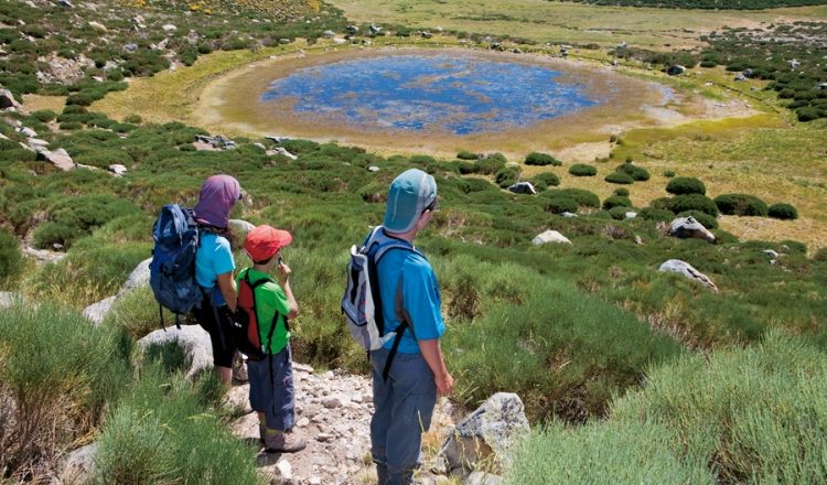 Laguna de Cervunal en la Sierra de Gredos  ()