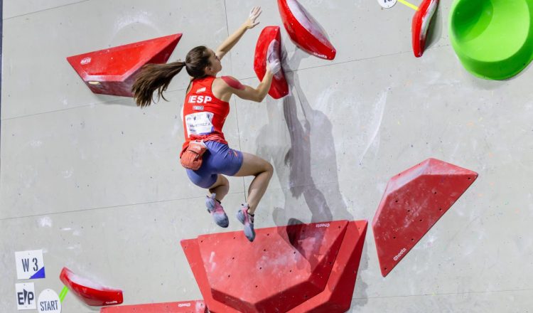 Iziar Martínez en el preolímpico europeo de Laval 2023 (Foto: Jan Virt/IFSC).