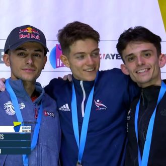 Podio masculino del preolímpico europeo de Laval 2023, con Toby Roberts (1º), Alberto Ginés (2º) y Sam Avezou (3º) (Foto: IFSC).