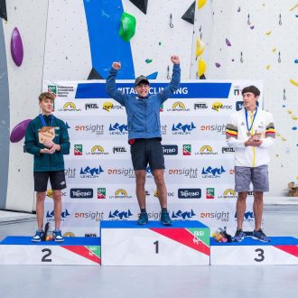 Podio masculino de la Copa de Europa de Dificultad de Casalecchio di Reno 2023, con Guillermo Peinado (1º), Felix Mader (2º) y Ties Vancraeynest (3º) (Foto: FASI).