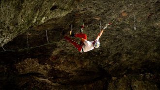 Kevin Lindlau en 'Atheleia' D16 de Tana del Drago (Foto: Mountain Ghost Studio).