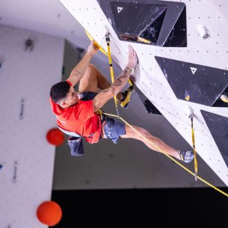 Alberto Ginés en la Copa del Mundo de Dificultad de Koper 2023 (Foto: Jan Virt/IFSC).