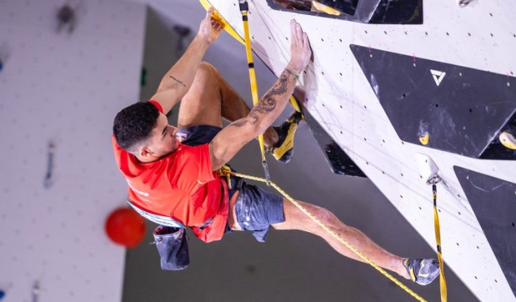 Alberto Ginés en la Copa del Mundo de Dificultad de Koper 2023 (Foto: Jan Virt/IFSC).