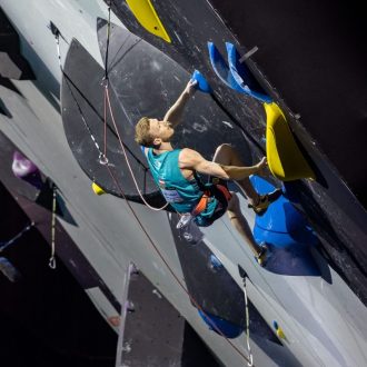 Jakob Schubert en el Campeonato del Mundo de Dificultad de Berna 2023 (Foto: Jan Virt/IFSC).