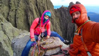 Marta Jiménez y Eric de Cima en la cumbre del Torreón de los Galayos.