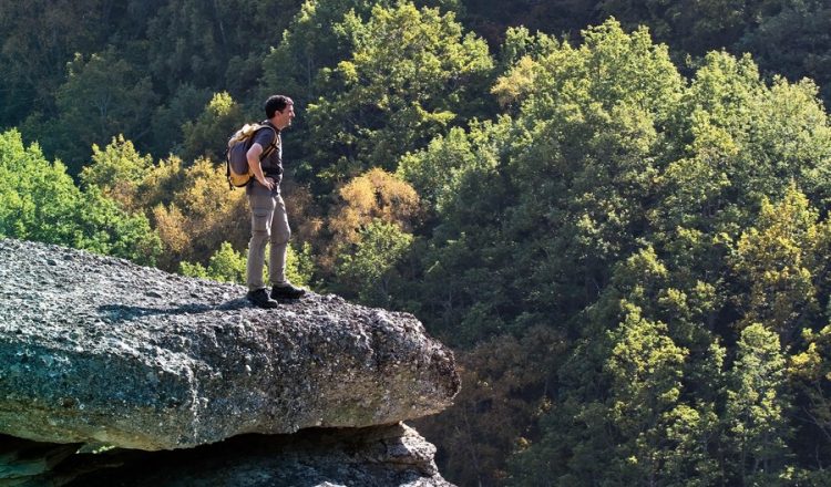 Excursionista en plena Sierra de Híjar (Cantabria)  (Francisco José Sobrino)