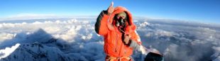 Mikel Sherpa, compañero de Sito Carcavilla, en la cima del Everest el 20 mayo de 2022