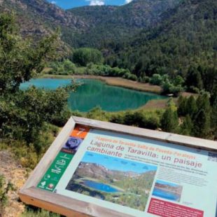 La laguna de Taravilla es uno de los muchos rincones curiosos del Geoparque de Molina - Alto Tajo  (Dioni Serrano)