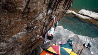 Tomoa Narasaki en 'Gakido' 8B+ al flash (Foto: @tomoa_narasaki).