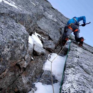 Luka Lindic en Nordest Supercombo al Piz Badile  (Foto: Ines Papert)