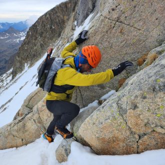 Jonatan García poniendo a prueba las botas Ribelle Tech 3 HD de Scarpa