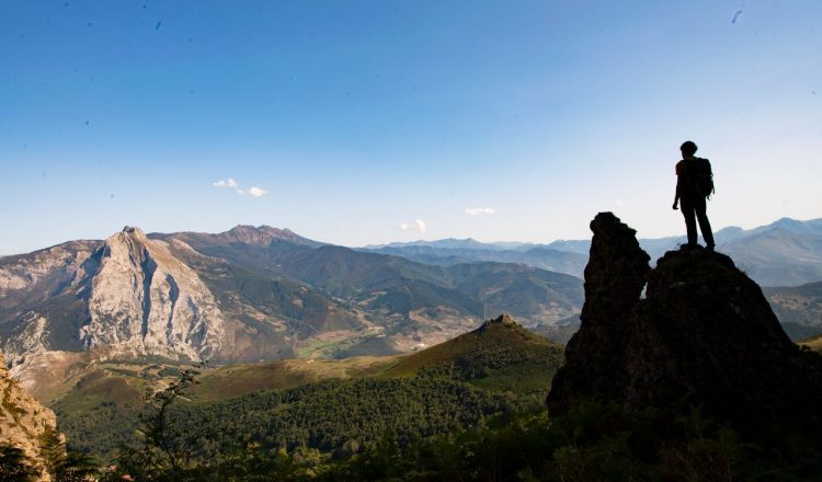 Ascensión al Pico Paña desde Colio 📷 @dariodesnivel