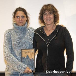 Silvia Vidal (izq.) y Catherine Destivell en los Piolets d´Or 2021