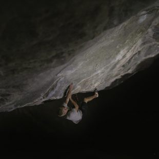 Shawn Raboutou en 'Fuck the system' 8C+ de Fionnay (Foto: Clément Lechaptois).