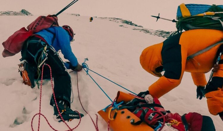 Rescate de Carlos Soria en el Dhaulagiri. 📷 @oswaldrp