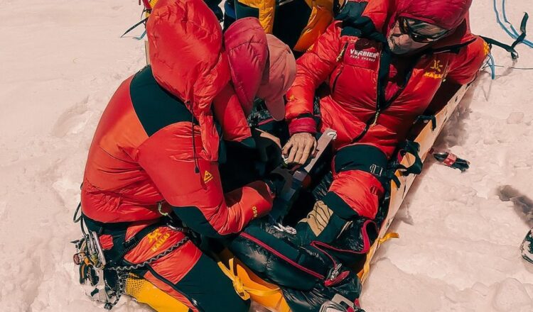 Rescate de Carlos Soria en el Dhaulagiri. 📷 @oswaldrp