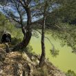 Excursionista en el Camino Natural del Ebro a su paso por el paso de Barrufemes.  (Rafael López Monné)