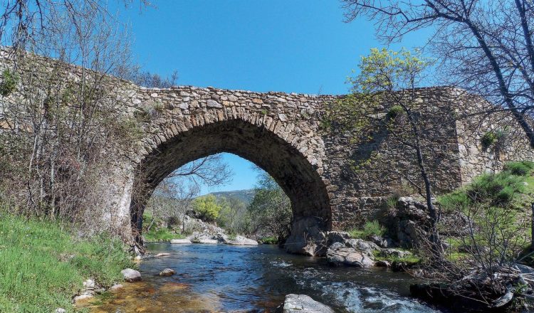 Ruta de los puentes medievales -Grandes Espacios nº 296