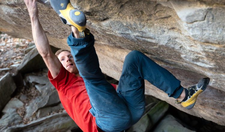 Jakob Schubert en 'Alphane' 9A de Chironico (Foto: @misha.p_photography).