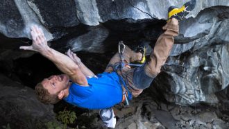 Jakob Schubert en 'The flame' 9b de Zillertal (Foto: Johannes Mair).