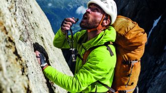 Sean Villanueva escalando en el agradecido granito del macizo del Mont Blanc