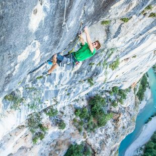 Seb Bouin en "Hosanna" (160 m, 8c), El Verdón