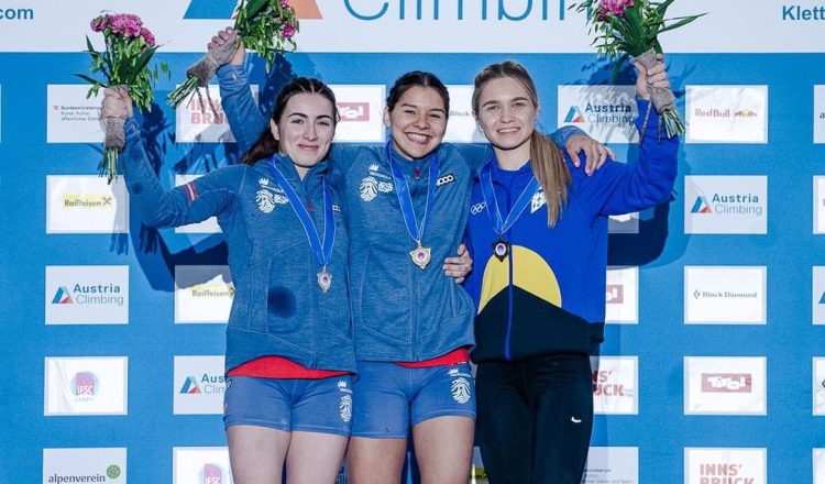 Podio femenino de la Copa de Europa de Velocidad de Innsbruck 2023 con Leslie Romero (1ª), Carla Martínez (2ª) y Alina Shchyharieva (3ª) (Foto: Nils Lang).