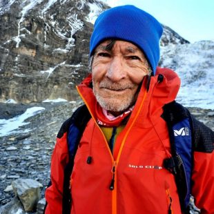 Carlos Soria, en el campo base días antes de su segundo intento al Dhaulagiri.