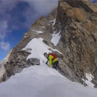 Ueli Steck en la arista Innominata del Mont Blanc  (Col. U. Steck)