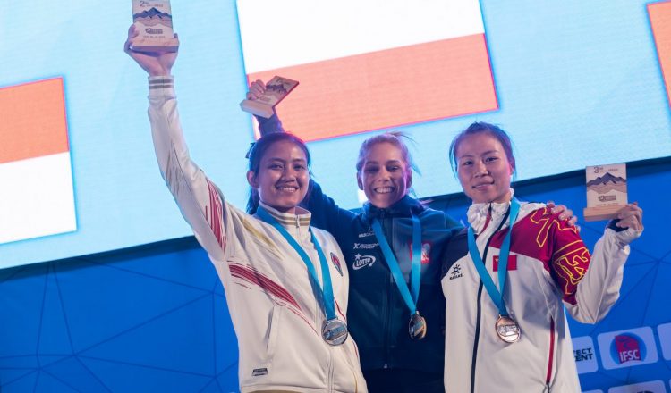 Podio femenino de la Copa del Mundo de Velocidad de Salt Lake City 2023, con Aleksandra Miroslaw (1ª), Desak Made Rita Kusuma Dewi (2ª) y Lijuan Deng (3ª) (Foto: Slobodan Miskovic/IFSC).