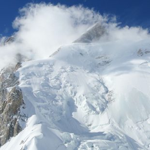 Gasherbrum 2 (8.035 m).