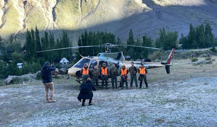 Helicóptero del Ejercito de Chile con Carabineros del GOPE.