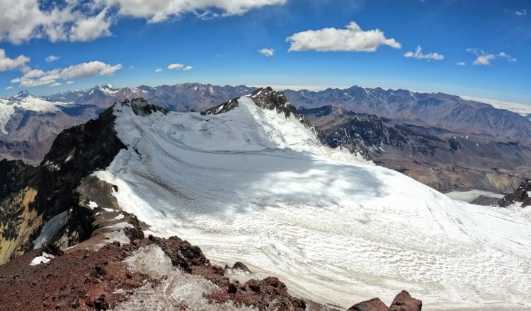Vista desde la Cumbre al lado Argentino. 📷  Hnunezc