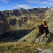 Senderista reposando en plenos Valles de Riueno y Salenques (Huesca)  (Bego Masdefiol)