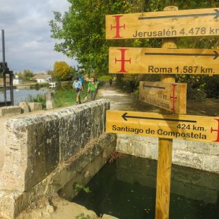 Unión del Camino Francés y el Camino Lebaniego en Fromista