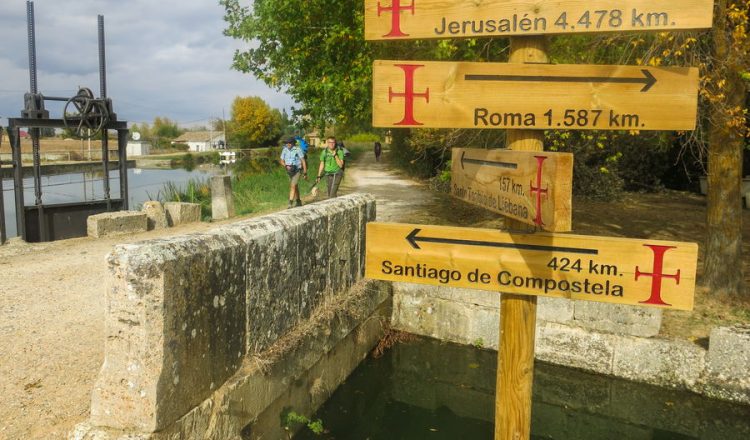 Unión del Camino Francés y el Camino Lebaniego en Fromista