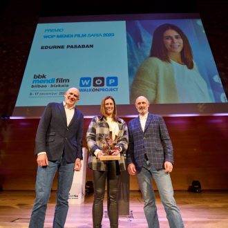 Edurne Pasaban, con Mikel Renteria y Jabi Baraiazarra, premio WOP 2023