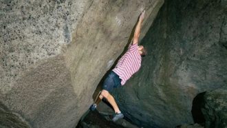 Florian Wientjes en 'Floatin' 8C+ de Mt. Mizugaki (Foto: Xaver Quintus).