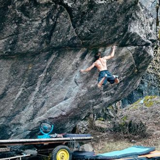 Florian Wientjes en 'Off the wagon low' 8C+ de Val Bavona (Foto: Xaver Quintus).