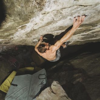 Daniel Woods en 'Compass north' 8B+ de Fionnay (Foto: Lisa Paarvio).